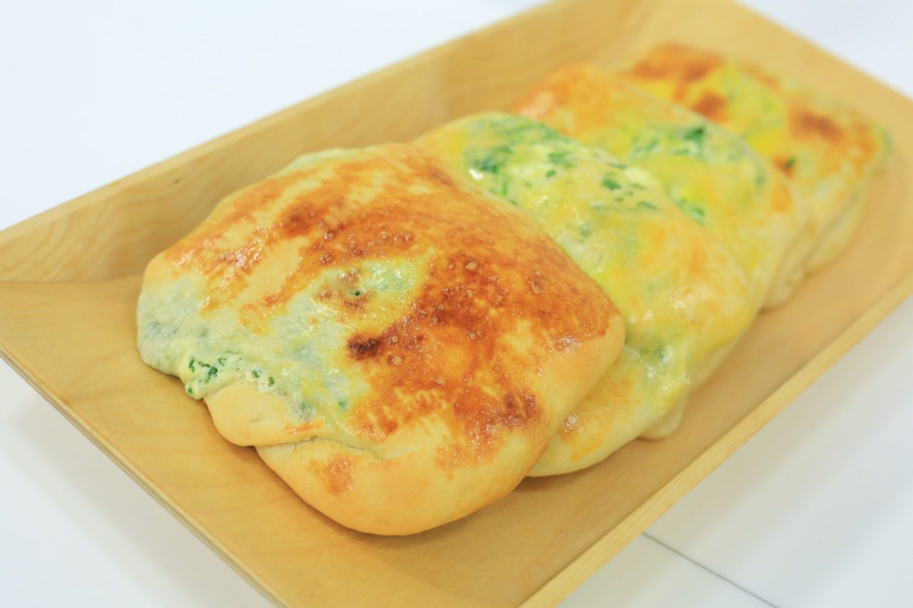 فطائر بالجبنة والبقدونس