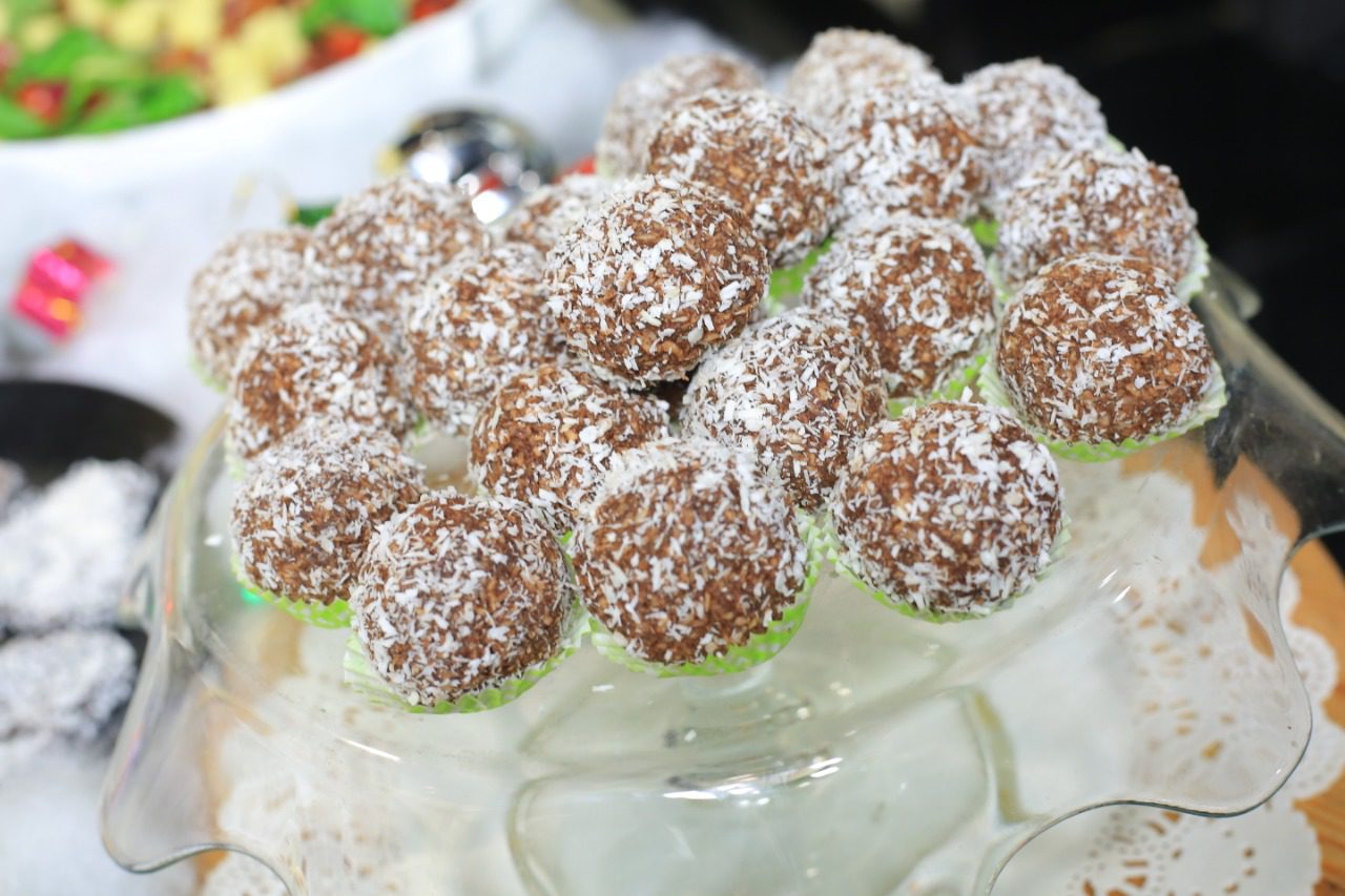 كرات كريمة الشوكولاتة بجوز الهند