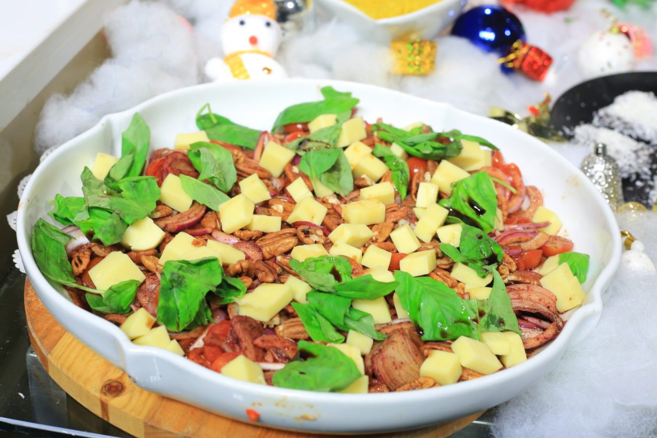 سلطة الموتزاريلا والريحان