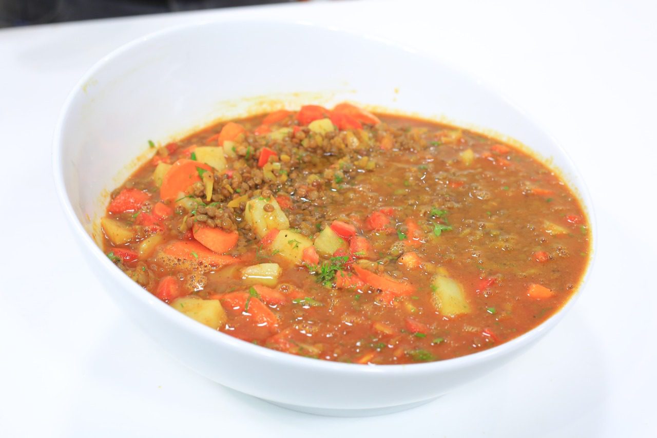 شوربة عدس بالكاري