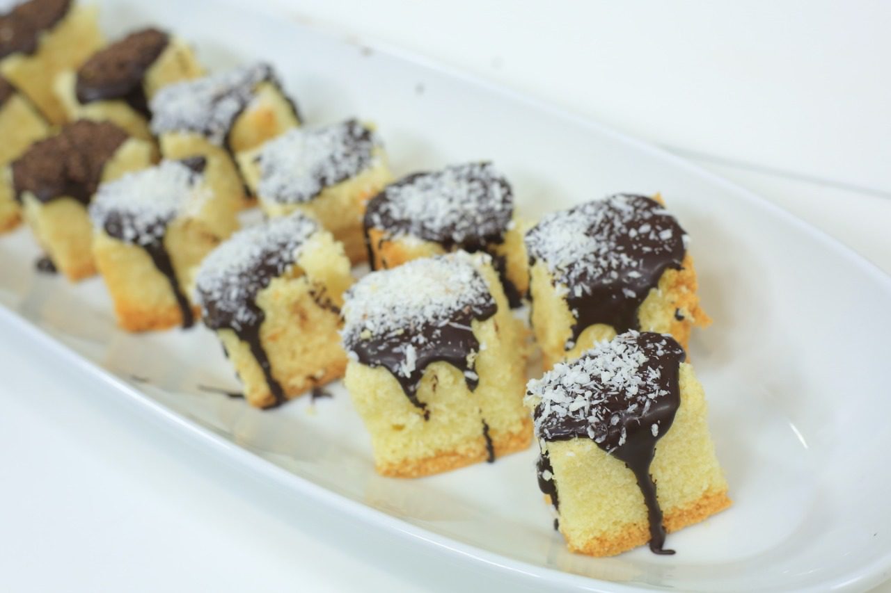 مكعبات الكيك بالشوكولاتة