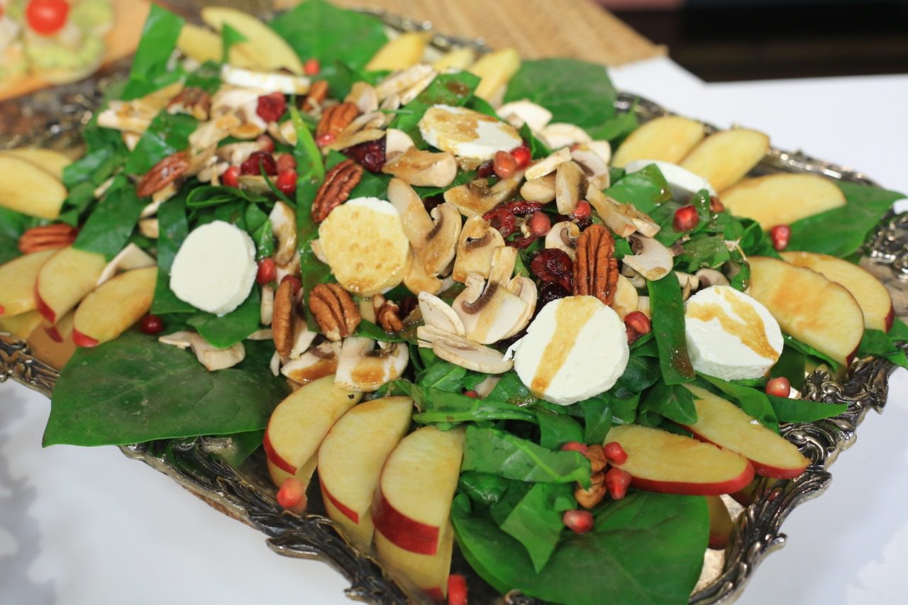 سلطة التفاح والبيكان