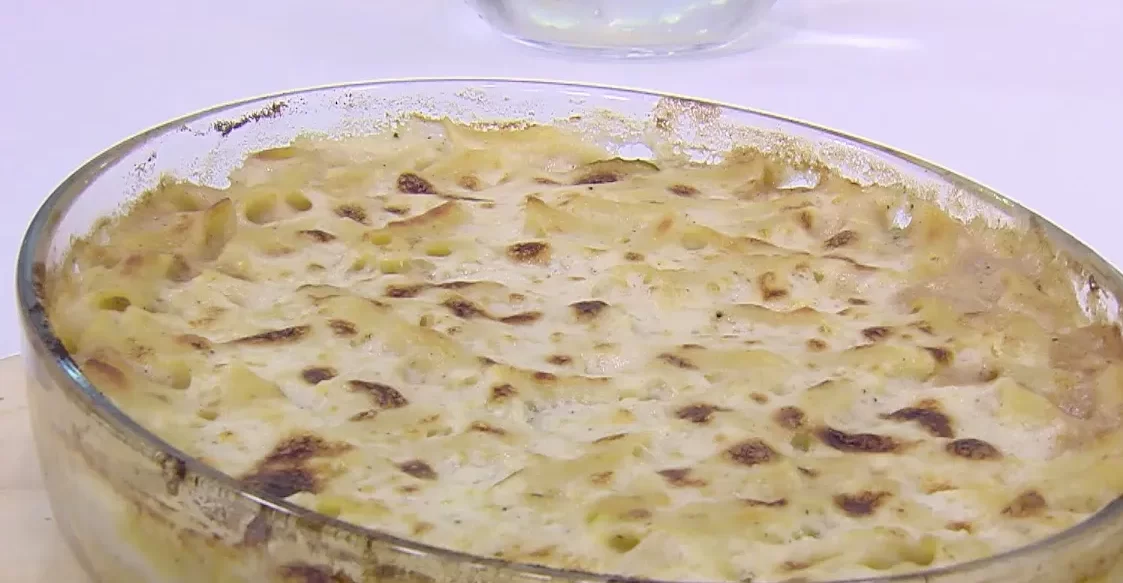 صينية مكرونة بالبشاميل والكوسة