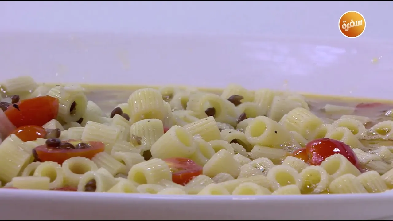 عدس أسود بالمكرونة