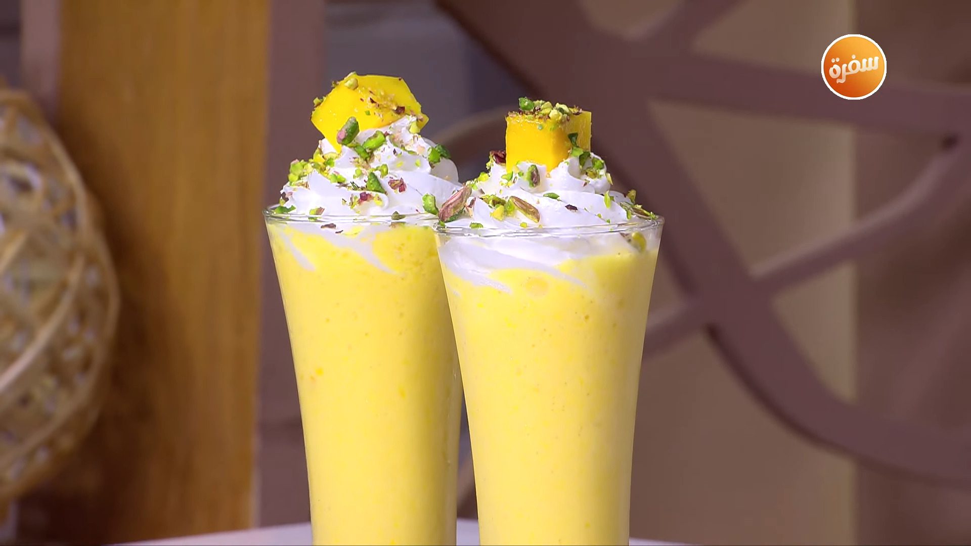 ميلك شيك المانجو والبرتقال