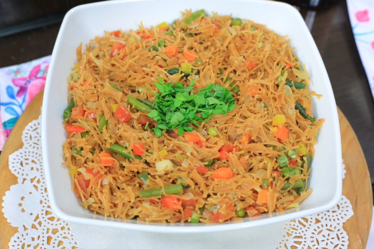 طاجن شعرية بالخضار