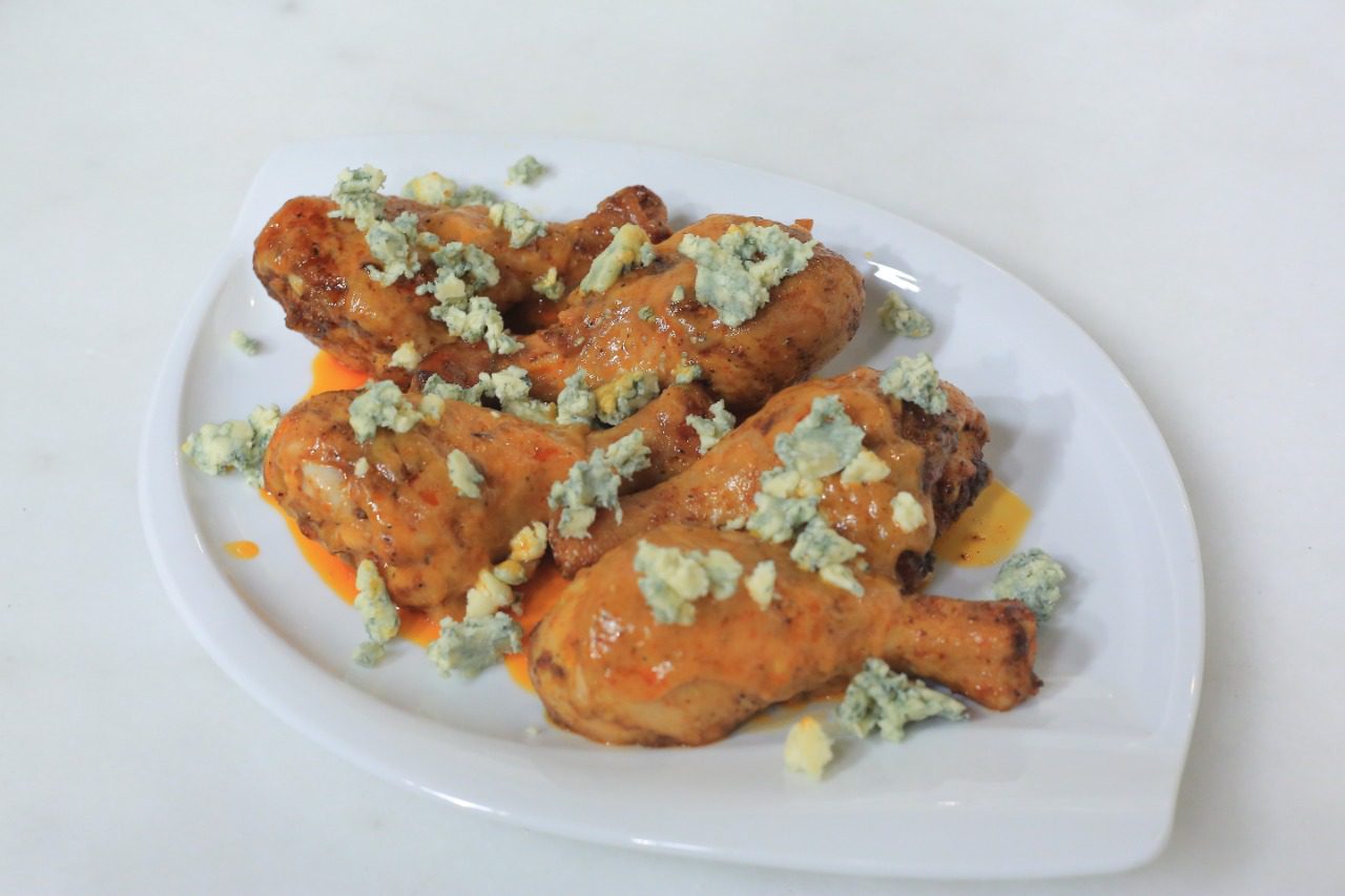 دبابيس الدجاج البافلو في اير فراير