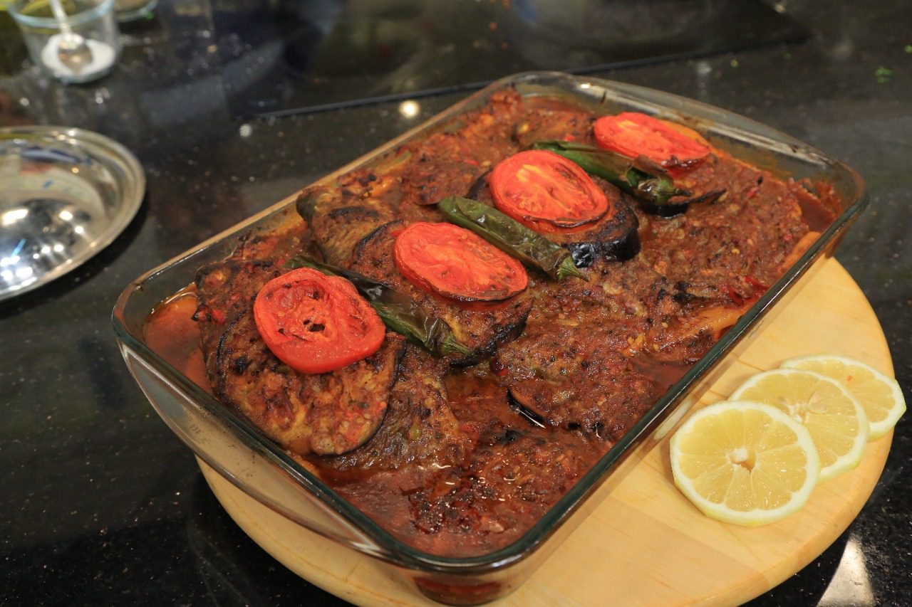 صينية بلطي بالهريسة والباذنجان