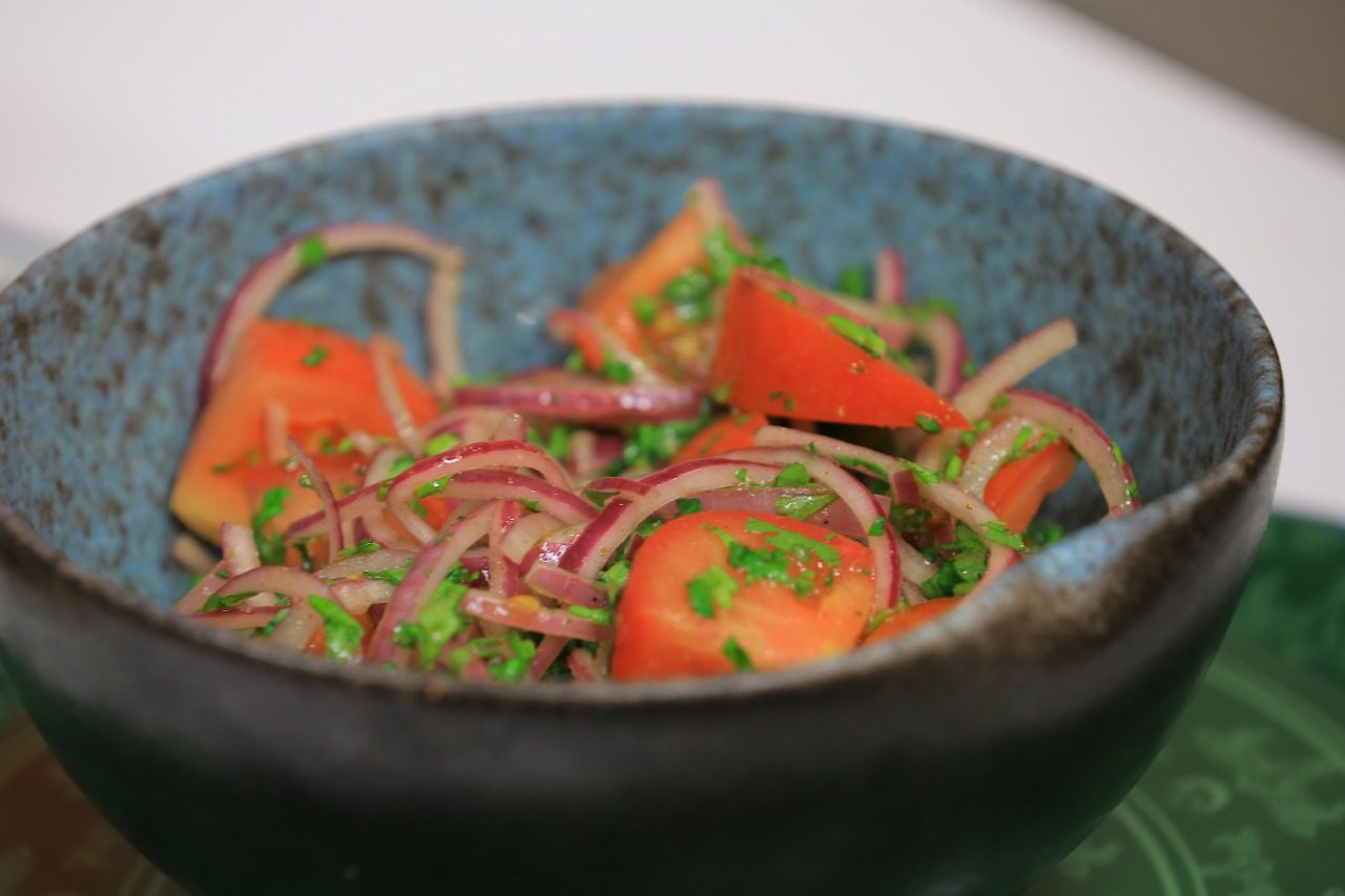 سلطة الطماطم والبصل