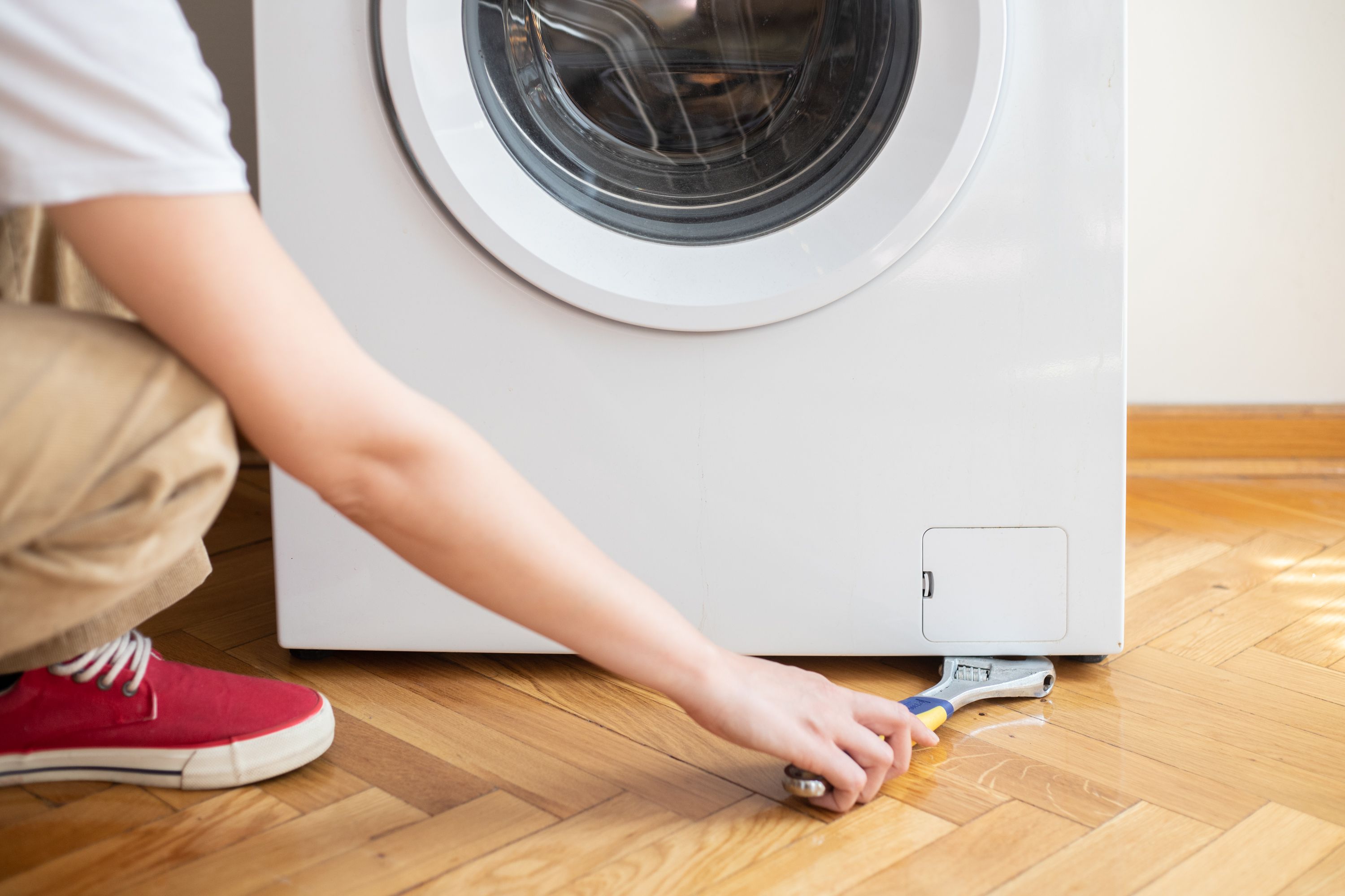 أسباب اهتزاز وحركة الغسالة أثناء العصر