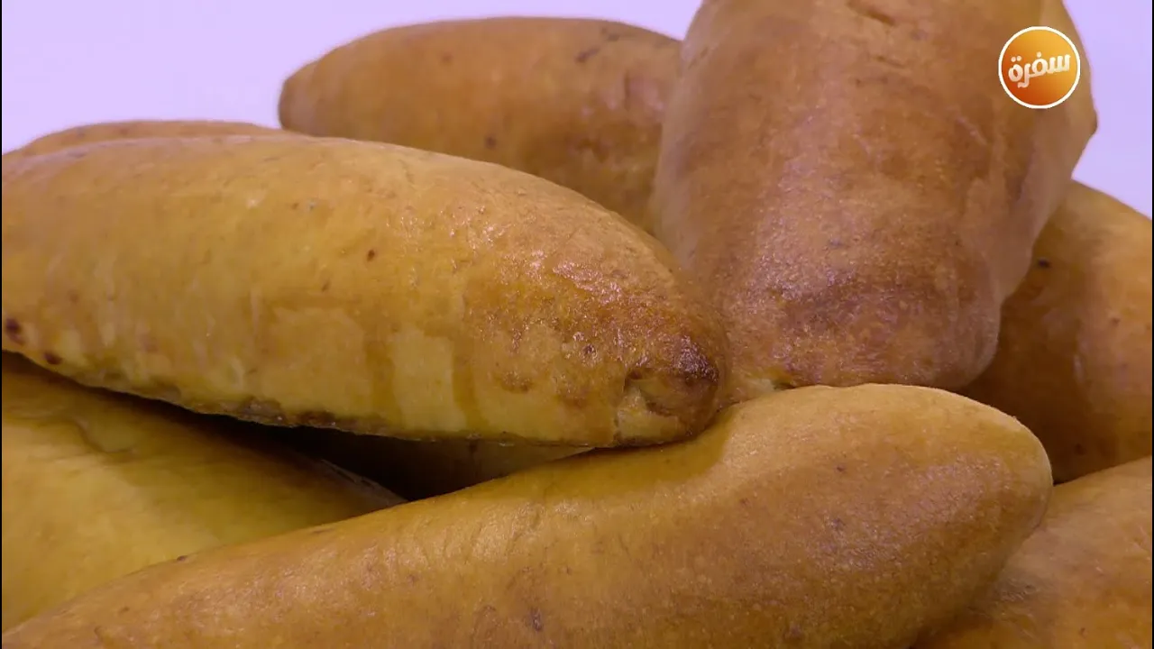 معجنات بالجبنة والزيتون