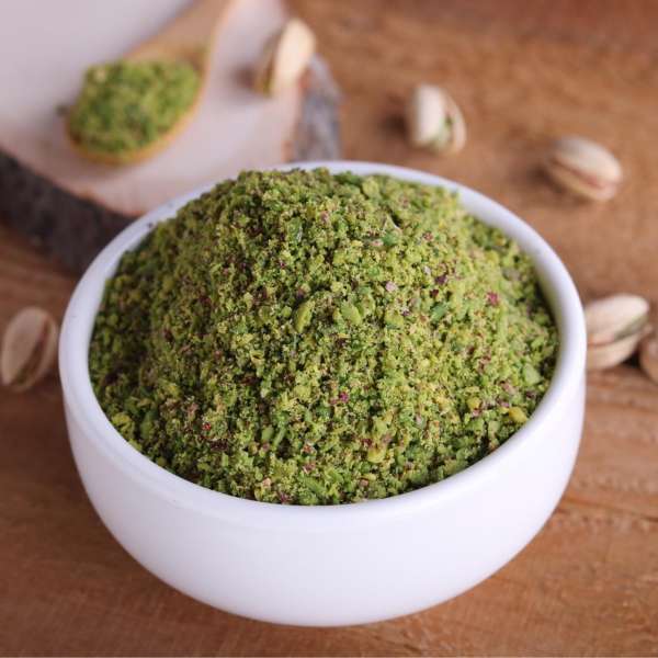 الفستق الكداب