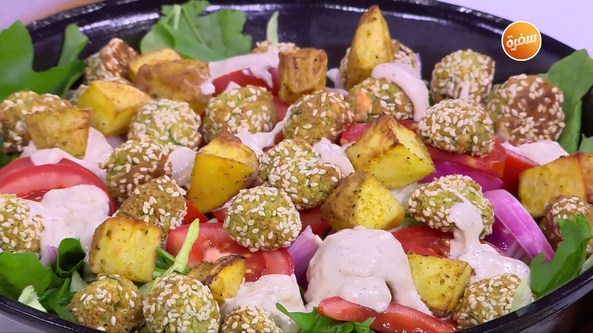 سلطة الطعمية وصوص الطحينة