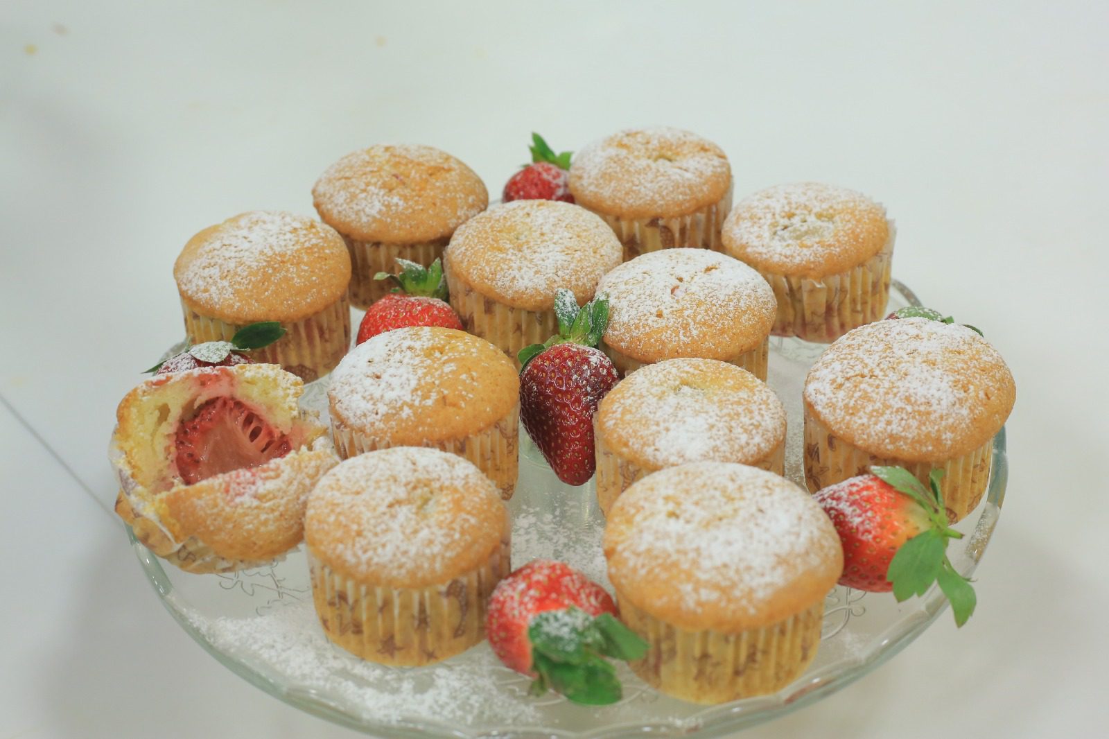 كب كيك بالفراولة