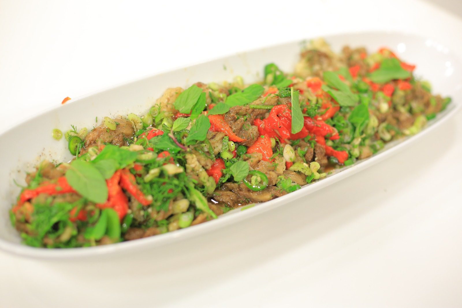 باذنجان بالفلفل الأحمر الحلو