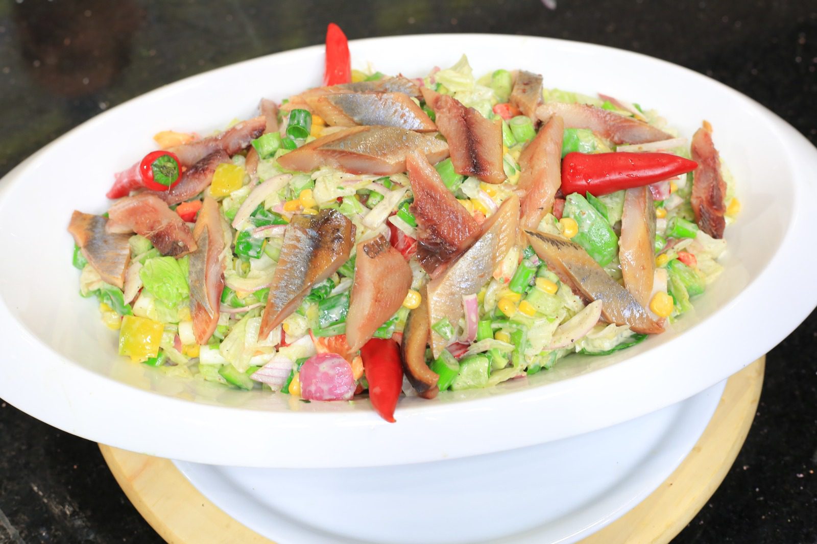 سلطة رنجة بالبصل الأحمر