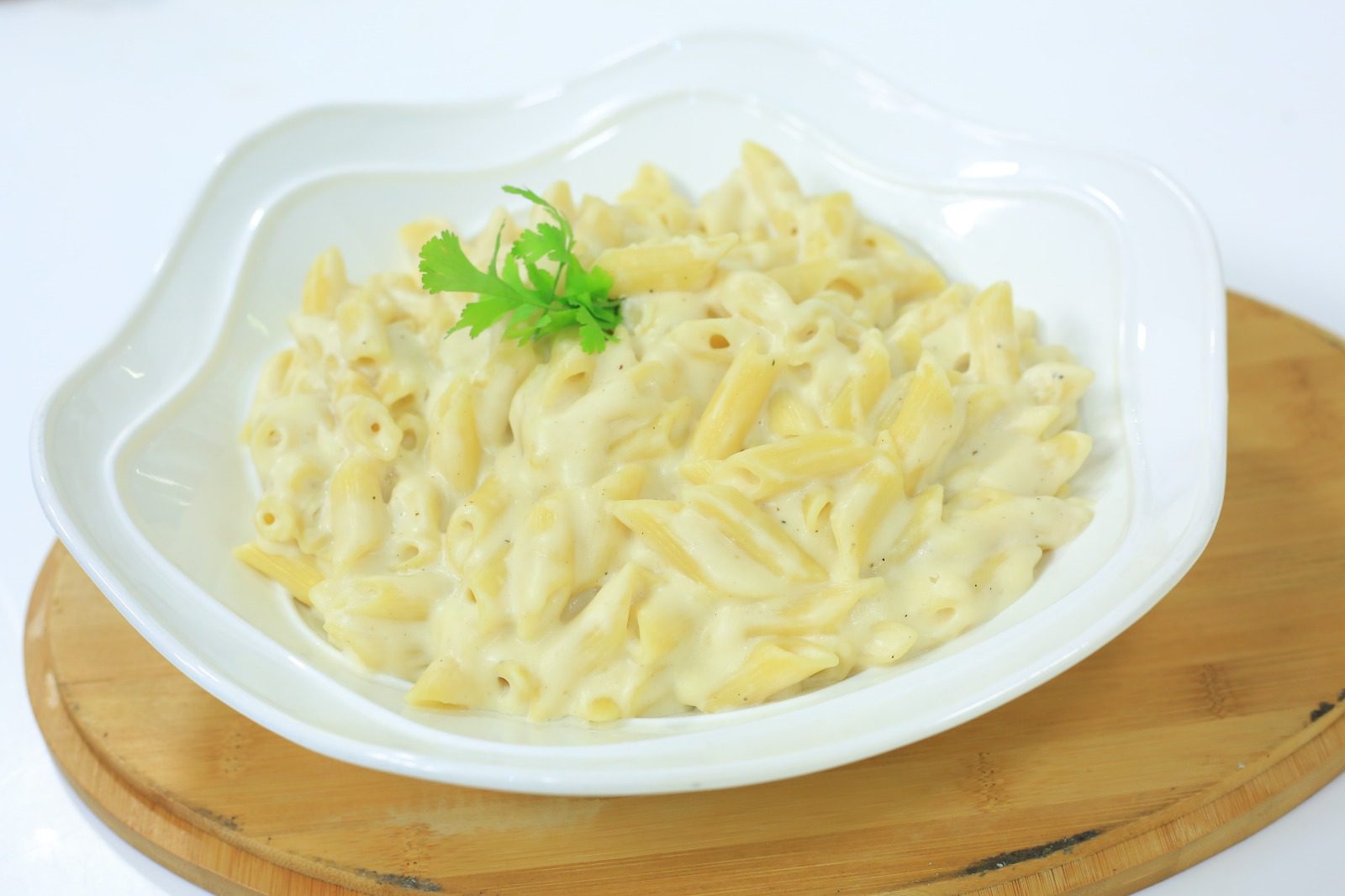 مكرونة بالصوص الأبيض