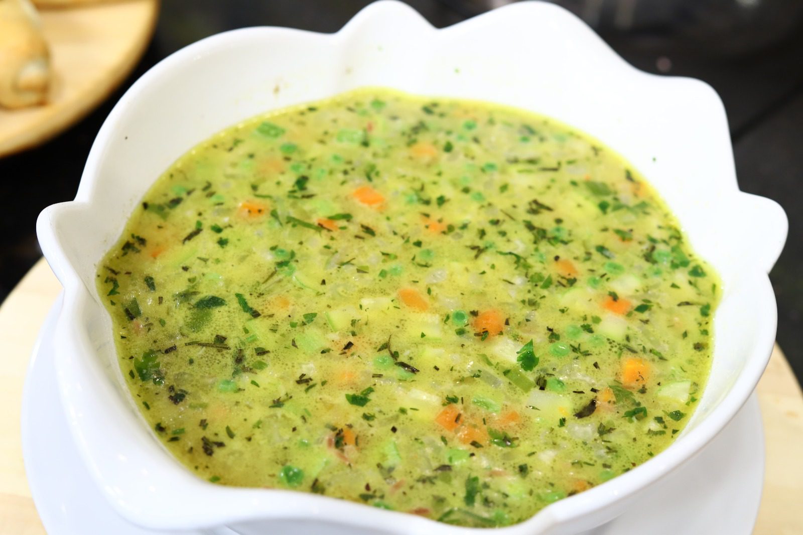 شوربة لسان عصفور بالخضار