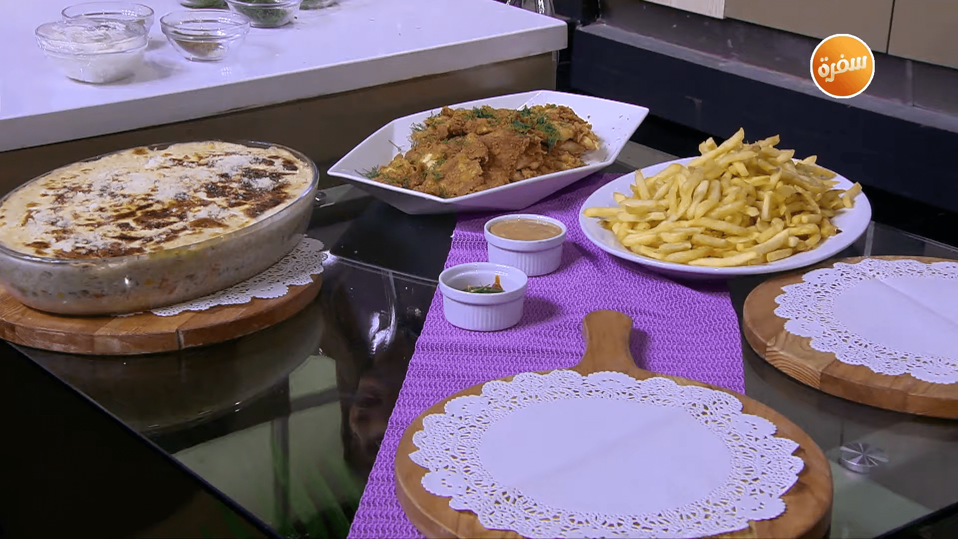 أرز بالبشاميل - دجاج بانية - سلطة الفاصوليا