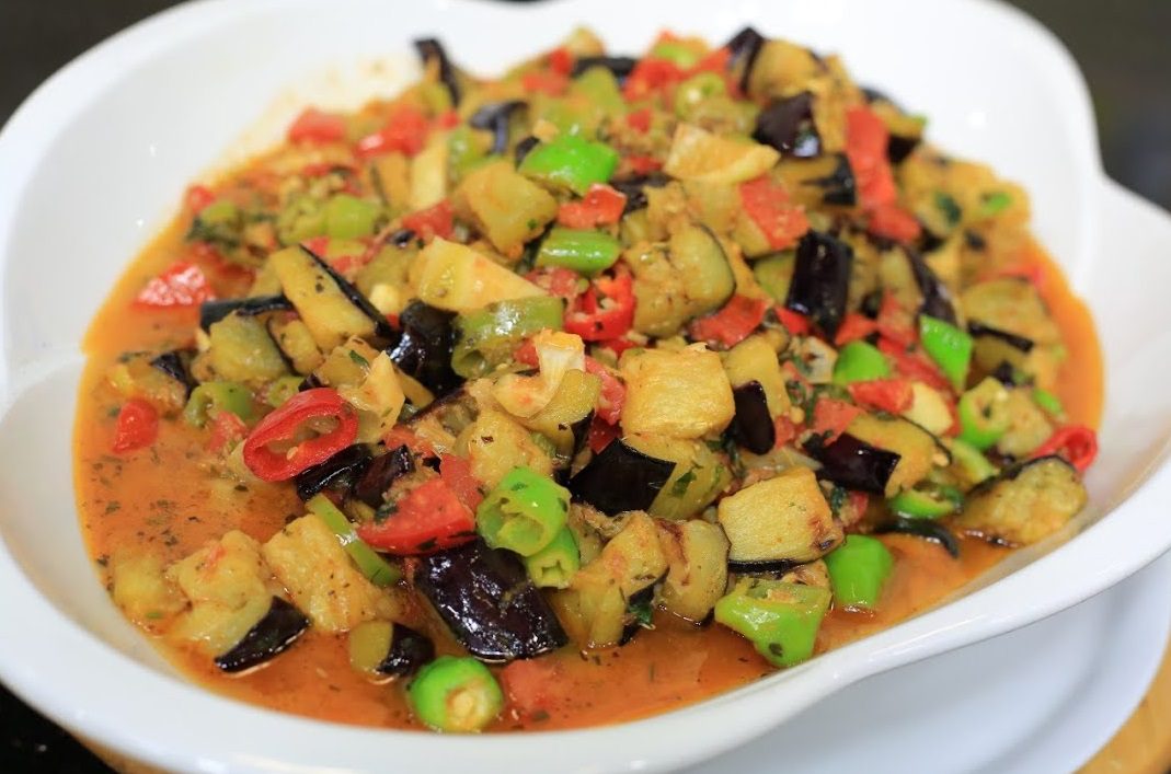 باذنجان مخلل و طماطم متبلة بالنعناع