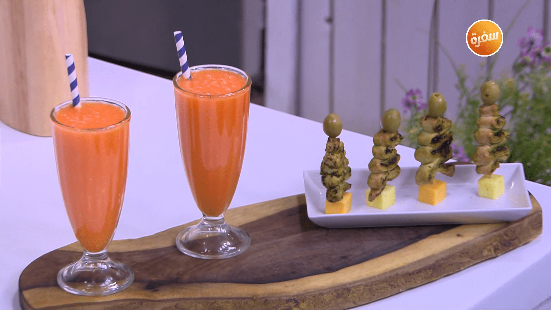 باف بستري بالبيستو - عصير يوسفي بالجزر