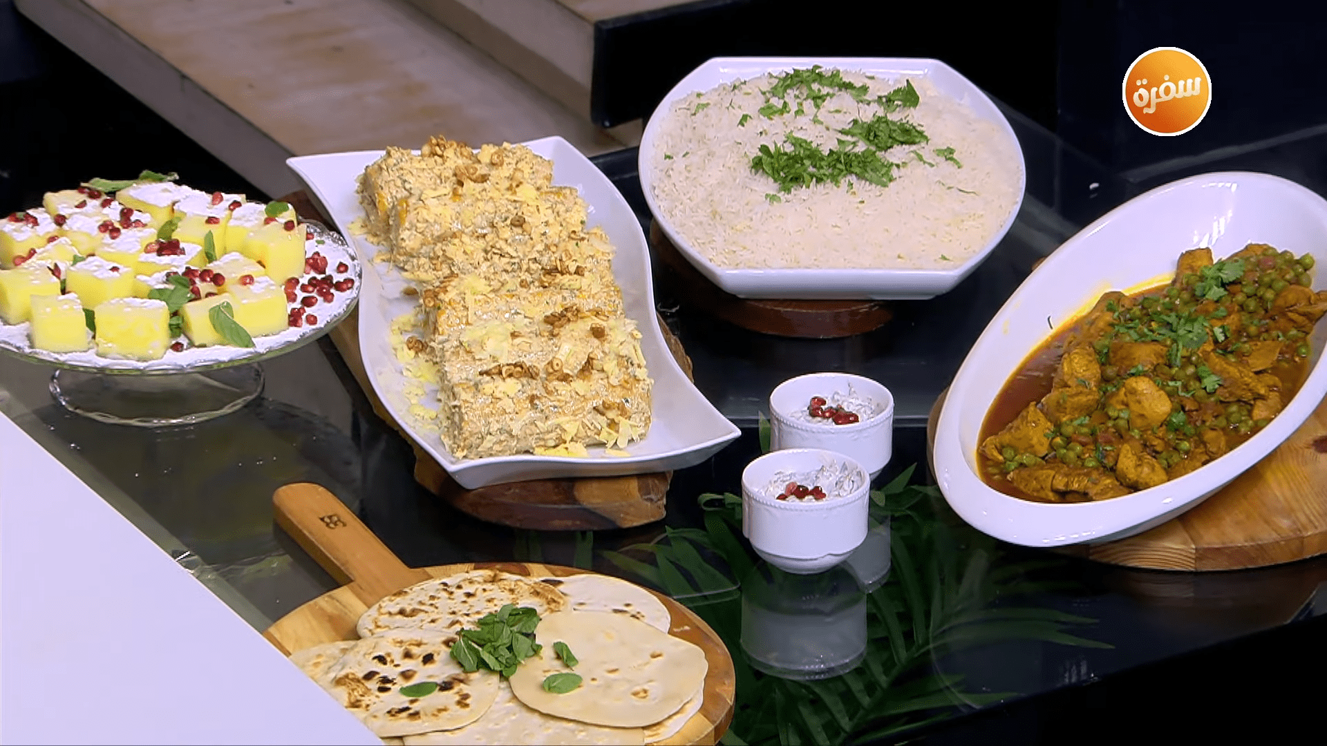 بسلة بالدجاج والكاري - عيدان الذرة المتبلة - مكعبات الليمون