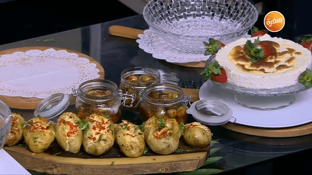 بطاطس بحشوة الدجاج الكريمي - تشيز كيك سان سيباستيان - سلطة الزيتون