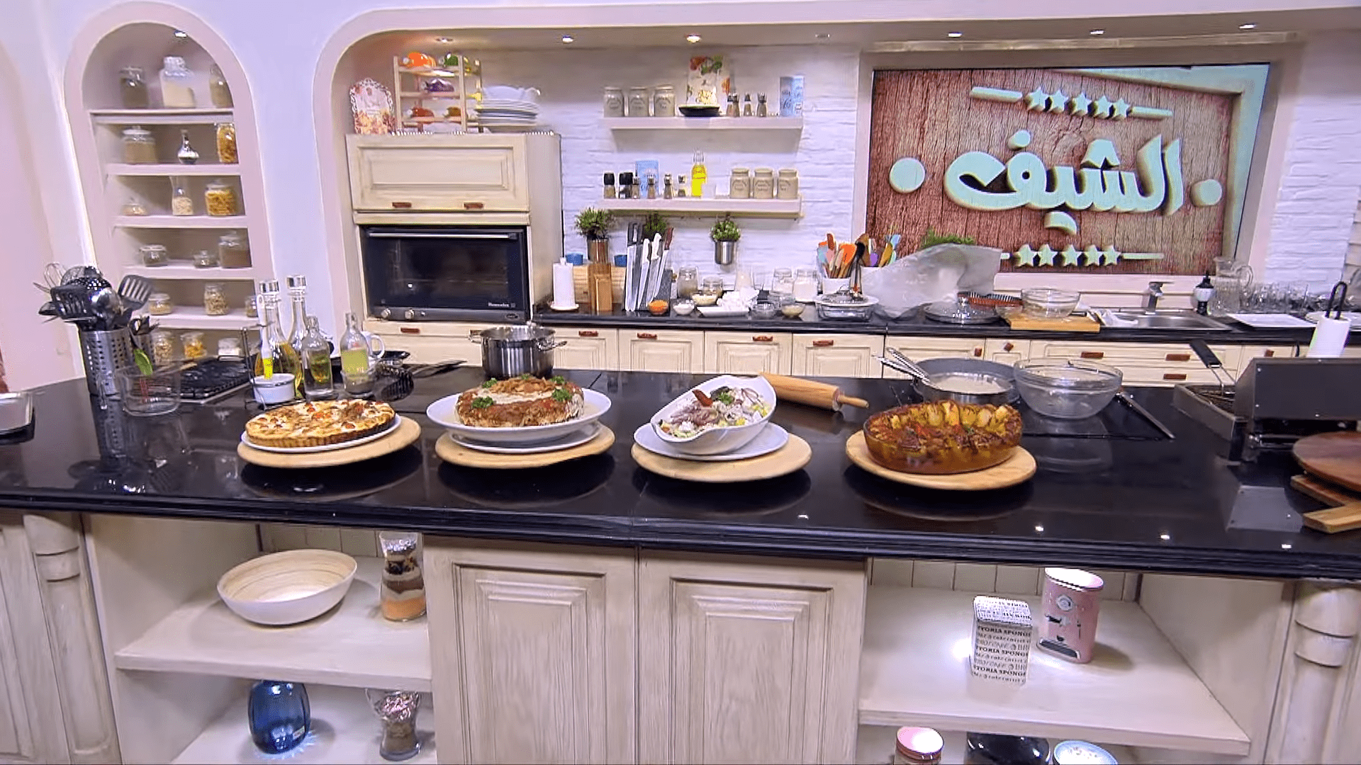 بطاطس محشية بالدجاج - سلطة يوناني - فتة كبد الدجاج - كيش الطماطم والجبنة الفيتا