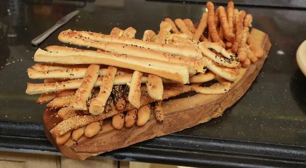 بقسماط بالجبنة الرومي