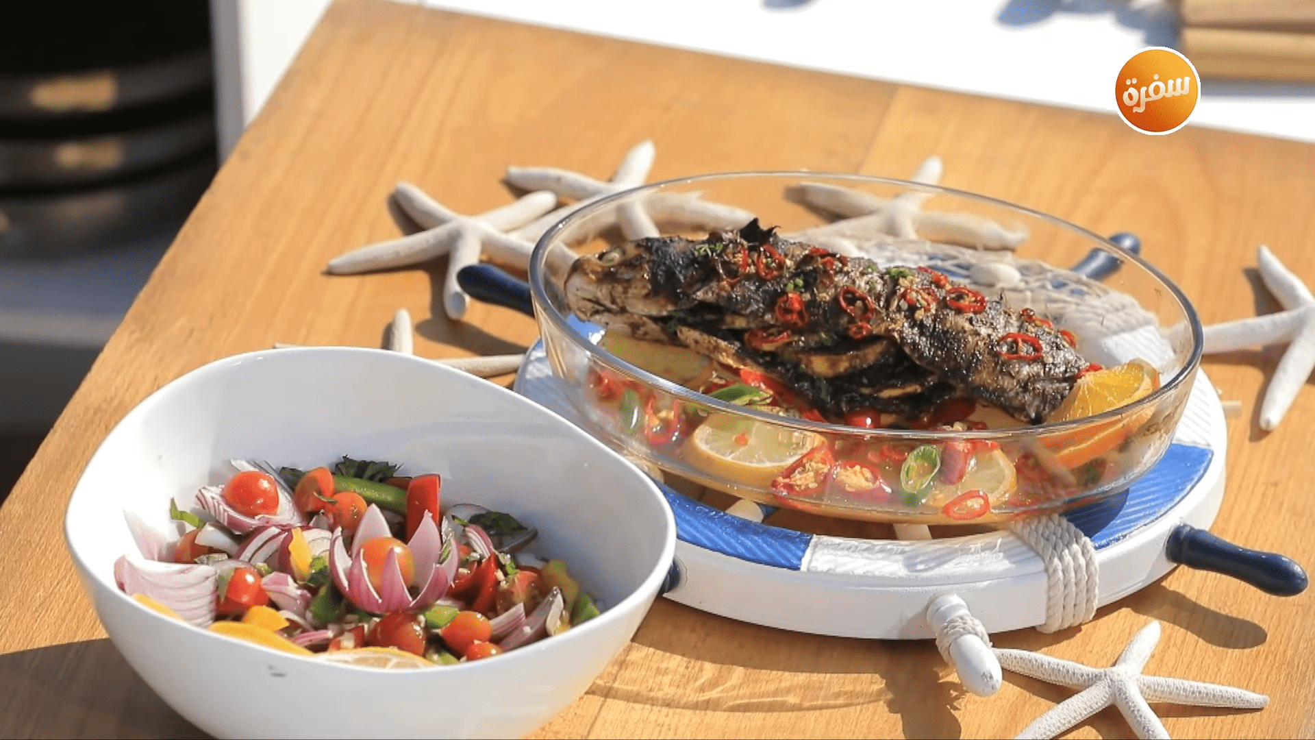 بوري مشوي بدبس التمر - سلطة طماطم شيري بالريحان