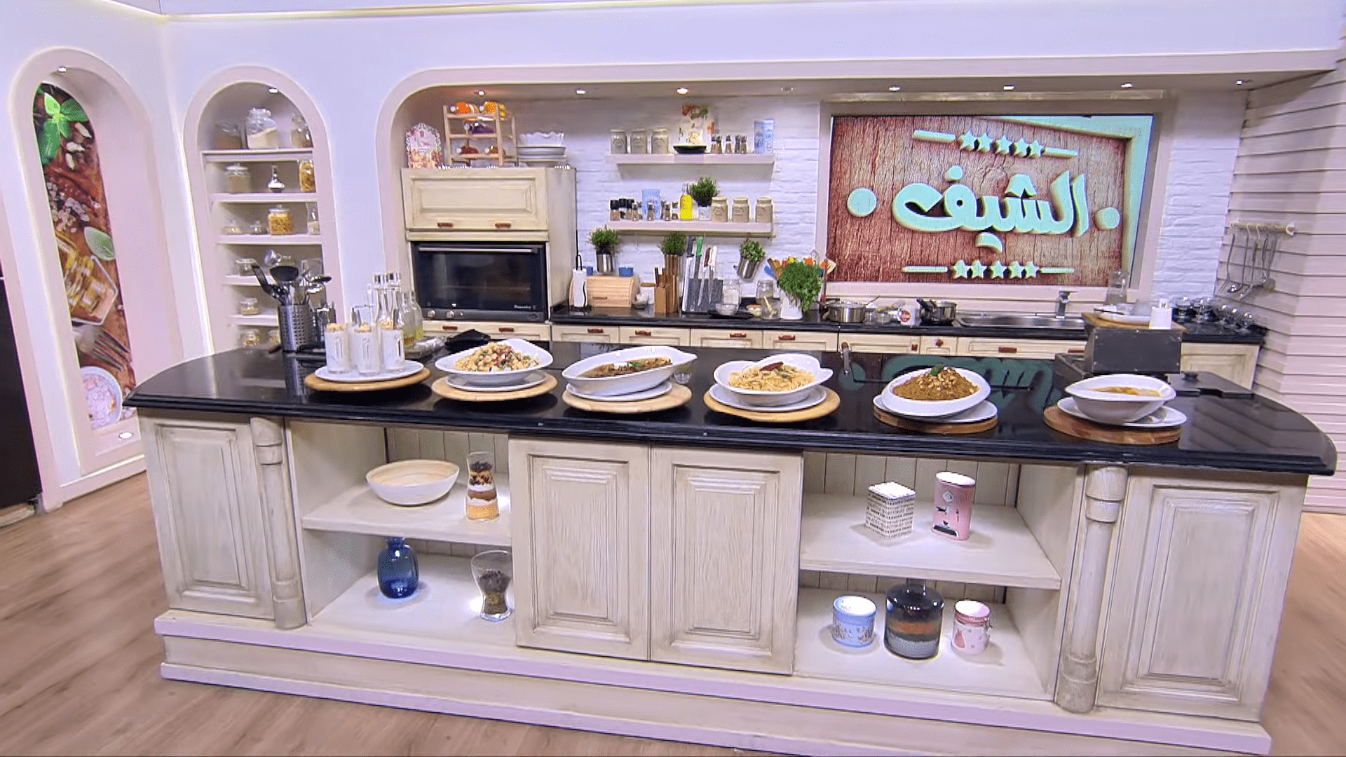 بيف إستراجانوف - صدور رومي بصوص البرتقال - سلطة البسلة بالمايونيز