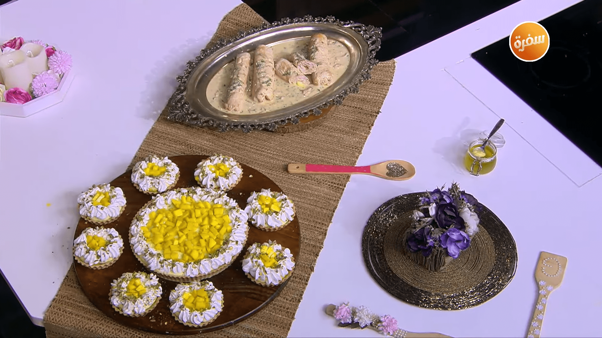 تارت المانجو وجوز الهند - رول الدجاج بصلصة الكزبرة والليمون