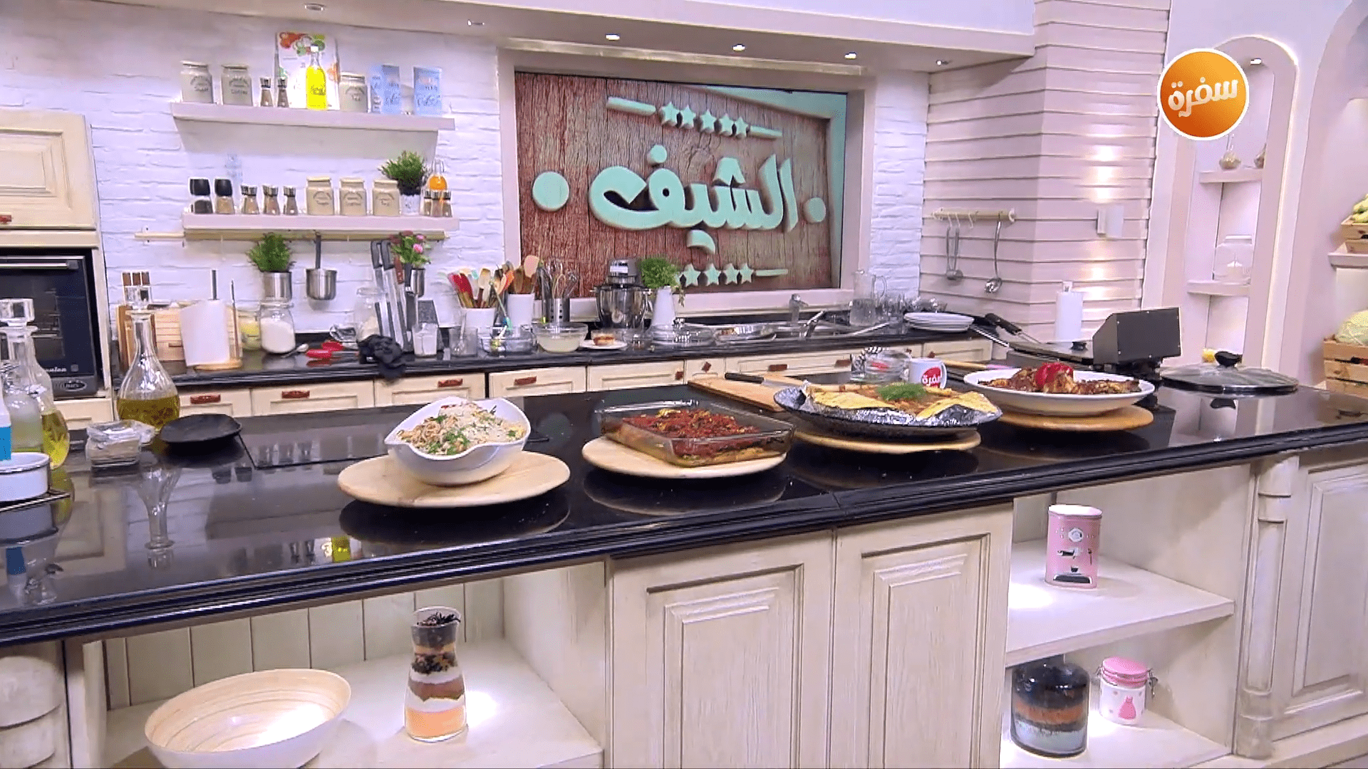 دجاج محشي فريك - ورقة سمك بالمشروم - مكرونة بالجمبري والريحان