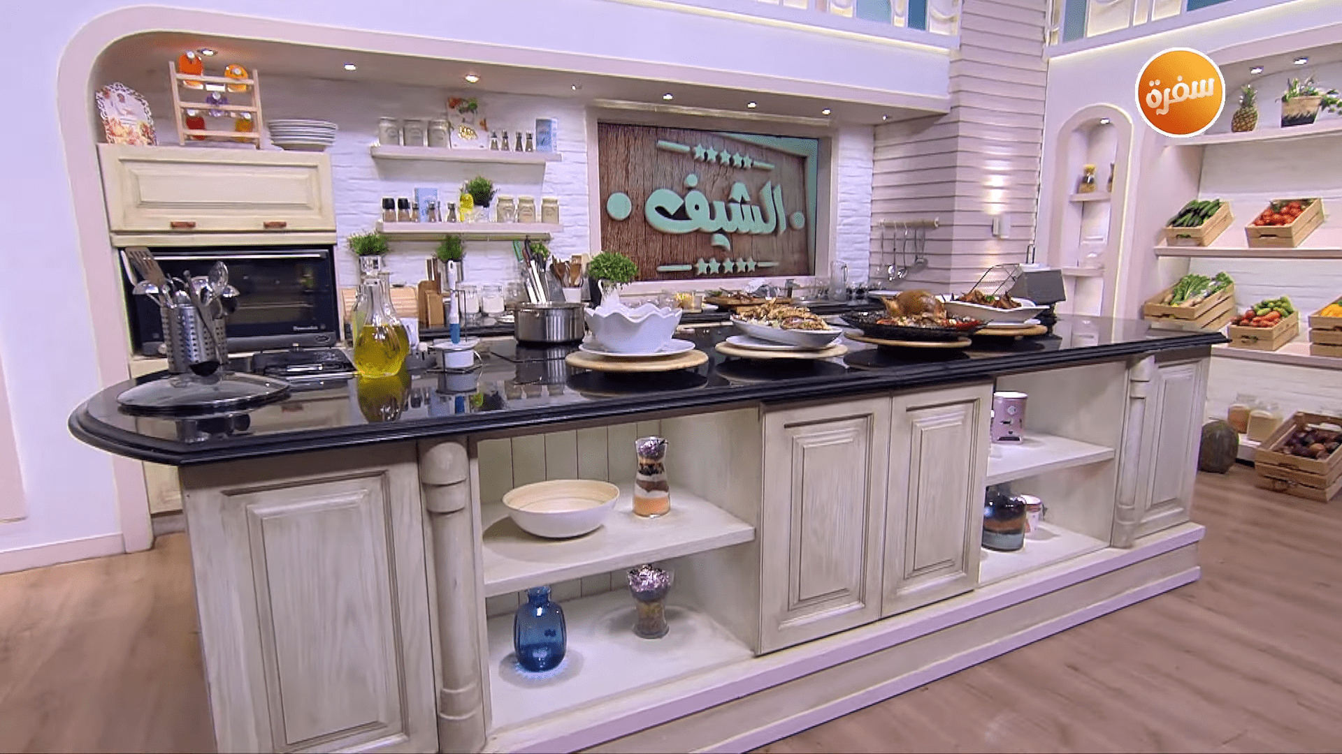 دجاجة محشية أرز باللحمة و الزبيب - أجنحة دجاج بصوص بافلو الحار