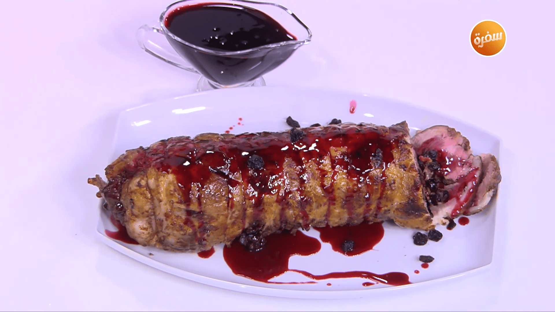 روستو فخذ ضأن محشي ألاخشت مع صوص الكركديه