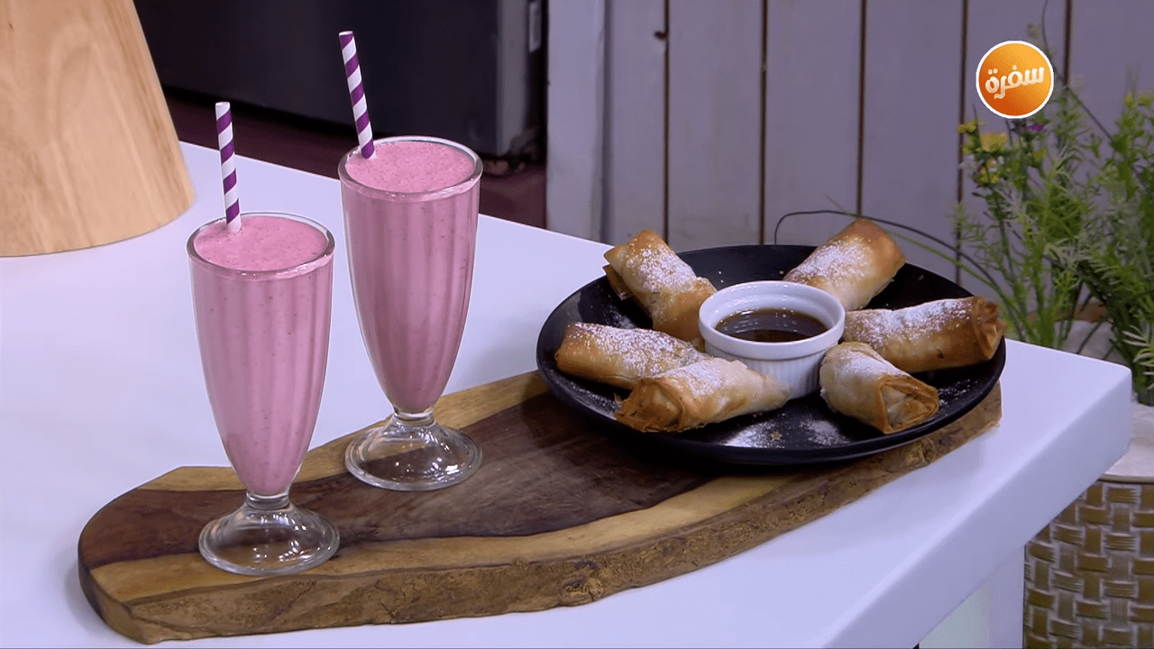 رول الجلاش بالتفاح - ميلك شيك الفراولة