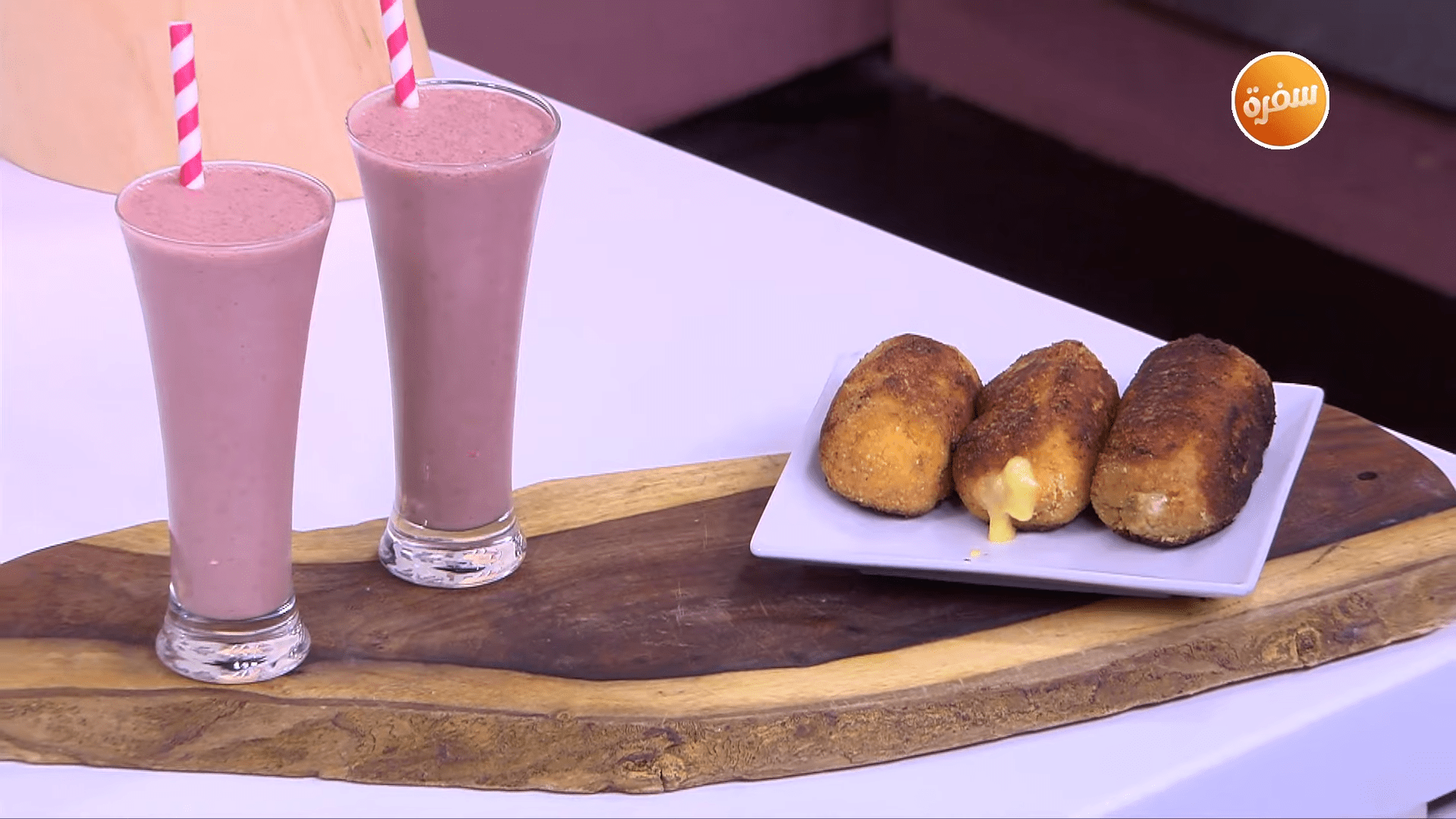 رولز الدجاج بالتركي والجبنة - مشروب الشوكولاتة بالفراولة