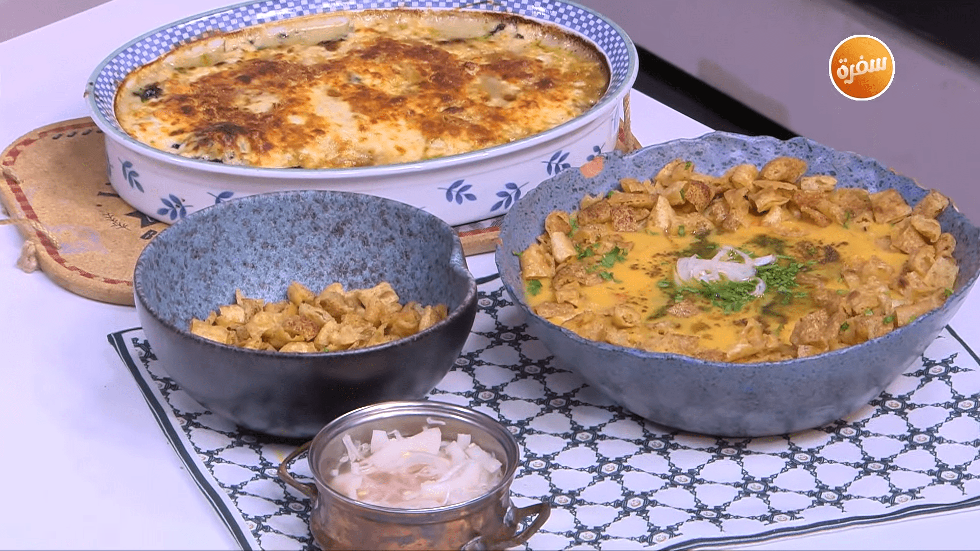 سبانخ باللحمة المفرومة والبشاميل - شوربة عدس بالشعرية والدقة