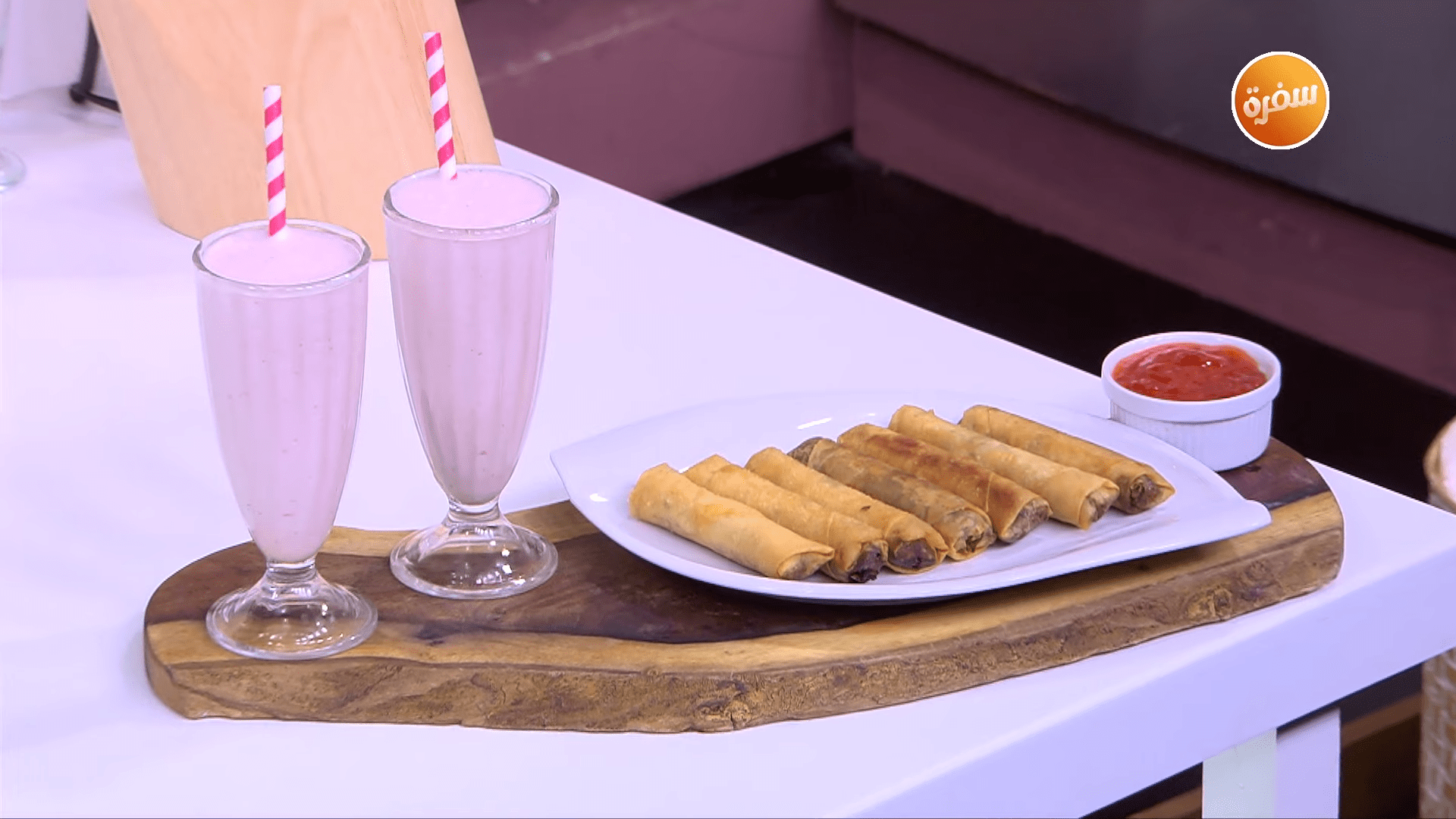 سبرنج رولز بالجمبري - عصير فراولة بالكنتالوب