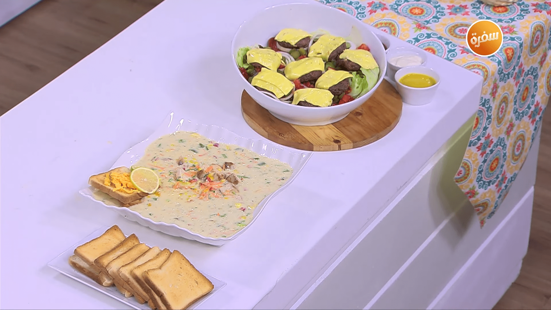 سلطة ميني تشيز برجر - شوربة الكريمة بالذرة والدجاج