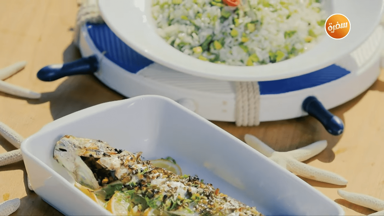 سمك مشوي حار بالثوم - أرز بالأفوكادو