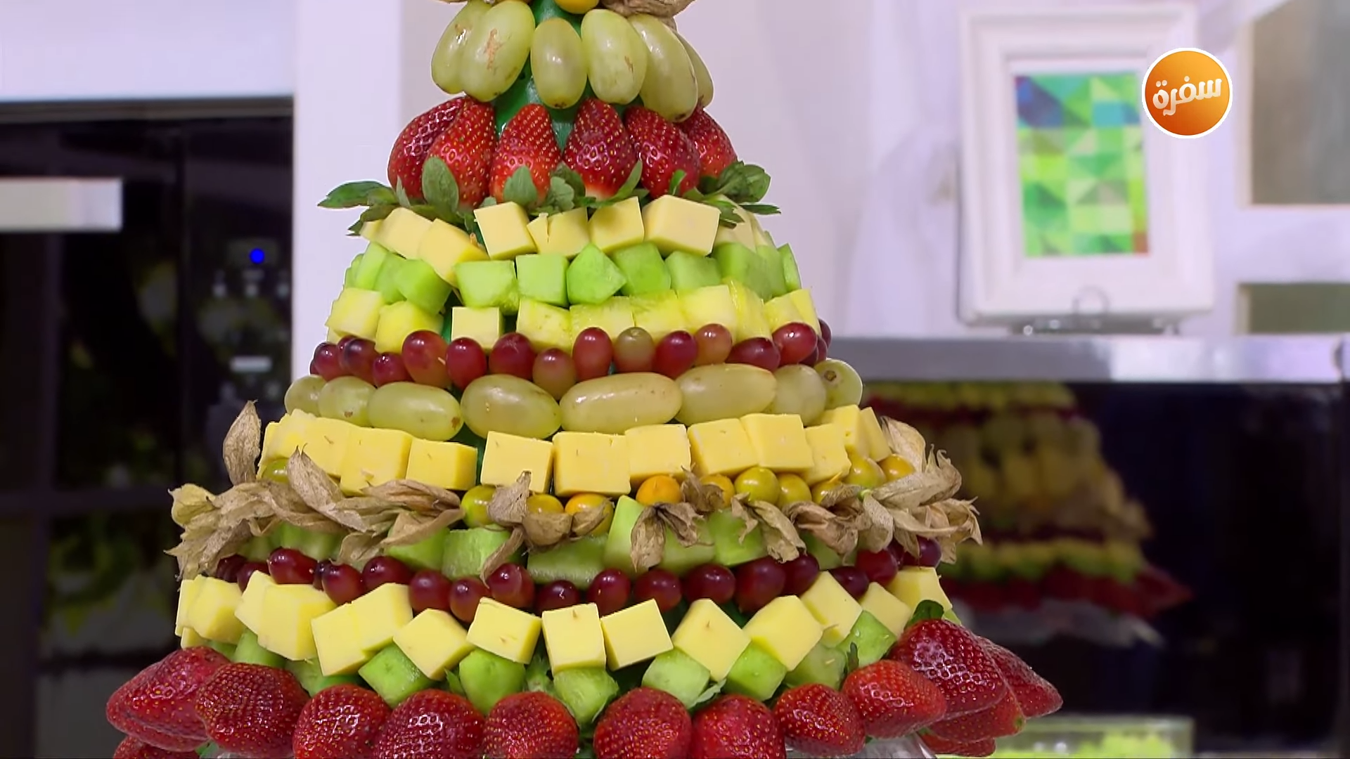 شجرة الكريسماس بالفواكه والجبن
