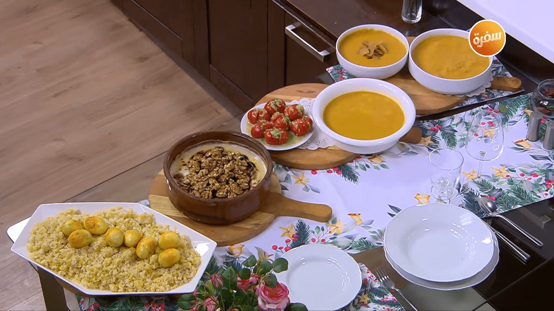 شوربة عدس - طماطم مخللة - قرع عسلي بالبشاميل - كشري أصفر