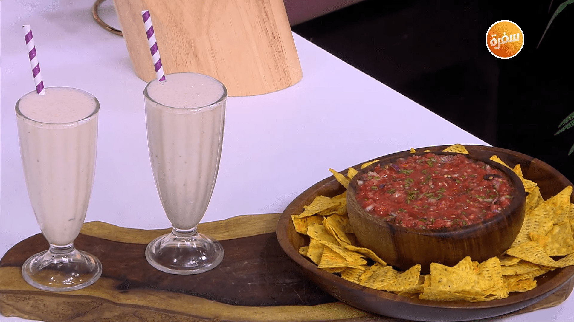 صلصة مكسيكي - عصير موز باللبن والفراولة