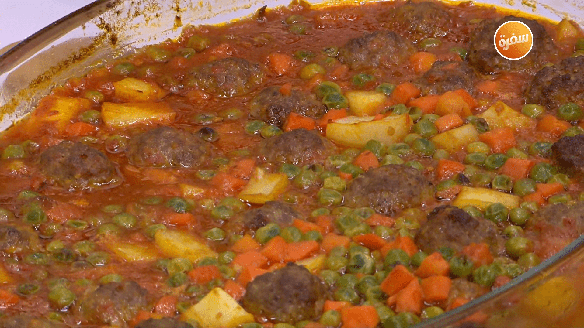 صينية بسلة - جلاش مكشكش - خبز الشعير - بطاطس مخللة