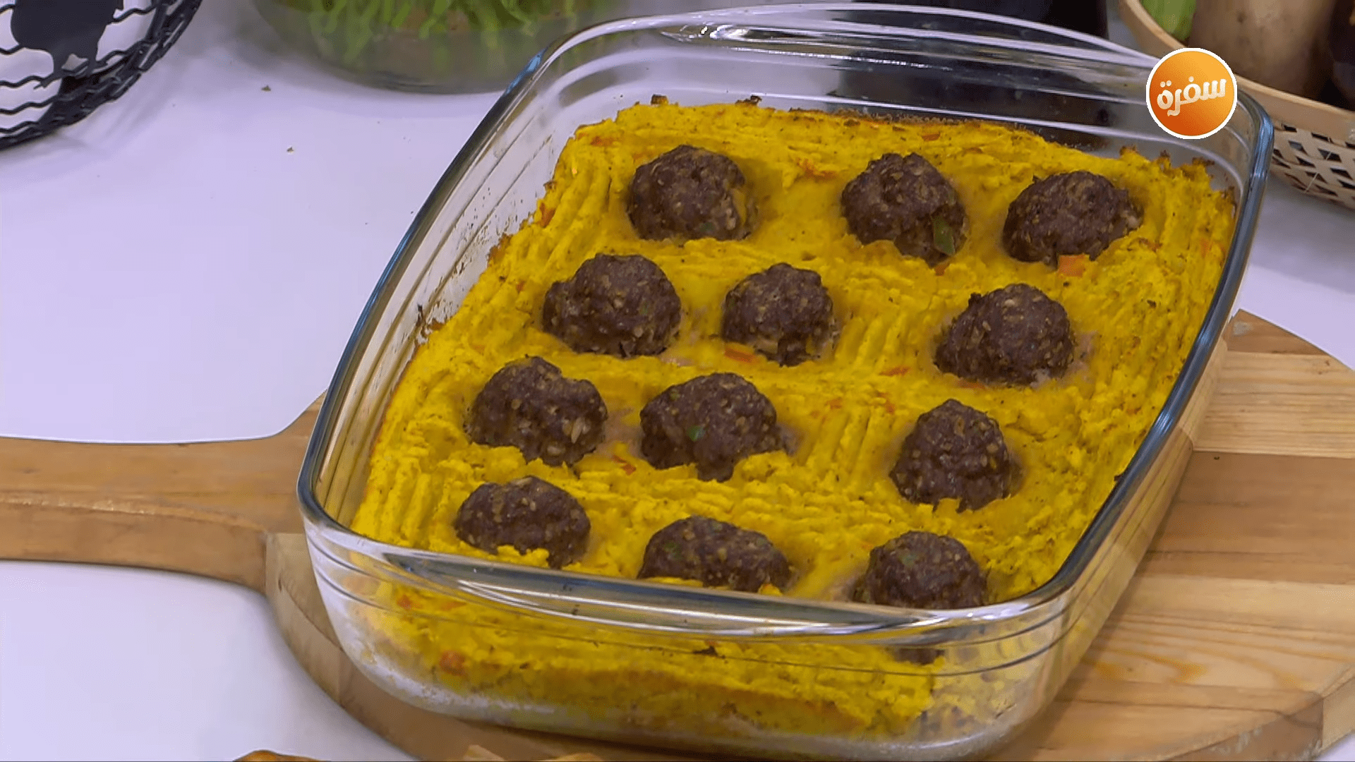 صينية بطاطس بالعصاج - فطيرة جلاش - سينابون - بيورية فاصولياء بيضاء