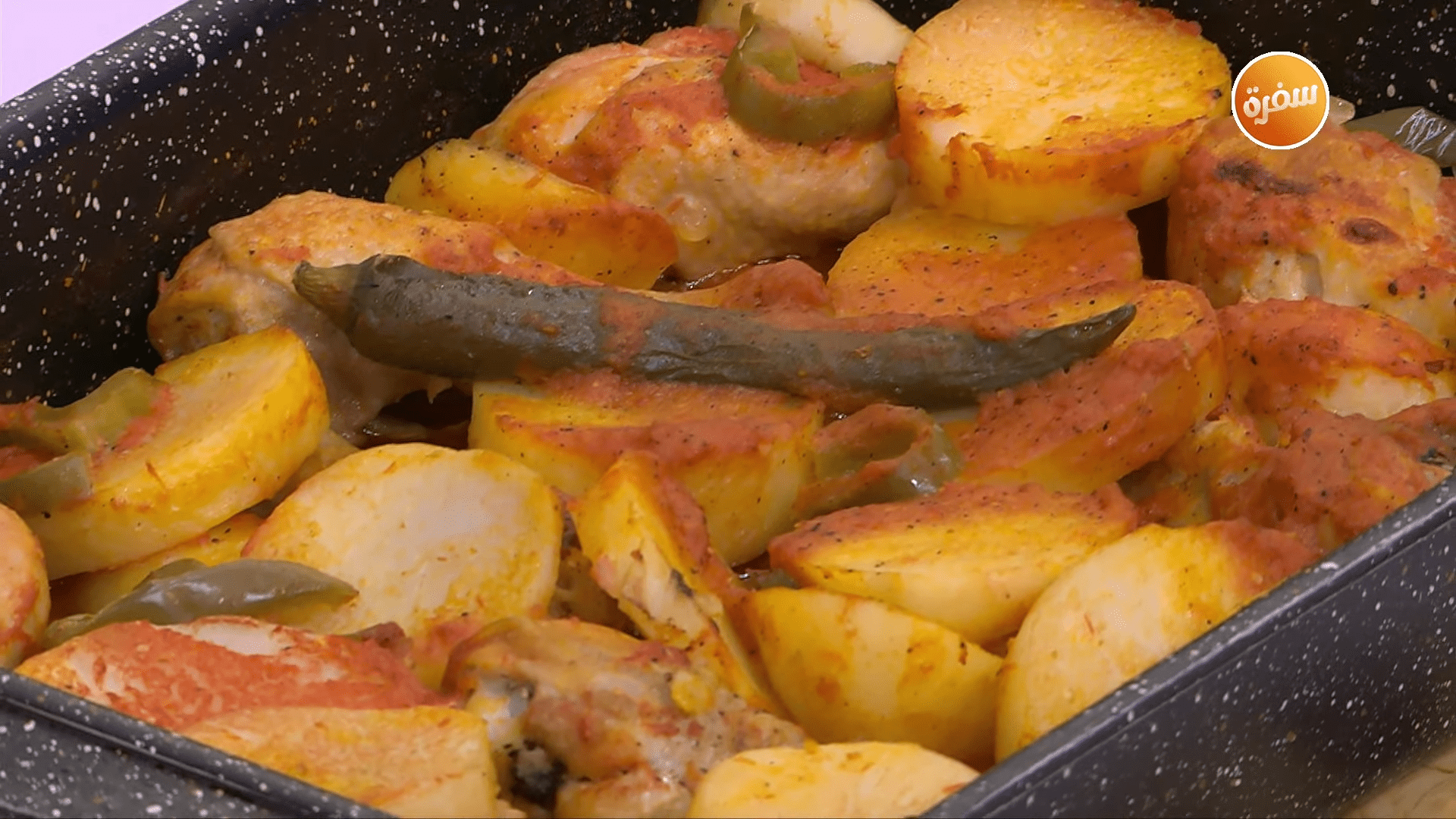 صينية بطاطس بدبابيس الدجاج - صينية رقاق طري بالجبنة - قرص بالكركم