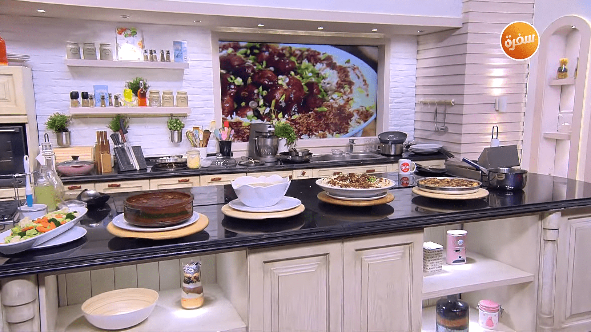 صينية جلاش بالسجق والجبنة - طاجن فاصوليا بيضاء وحمرا بالدجاج