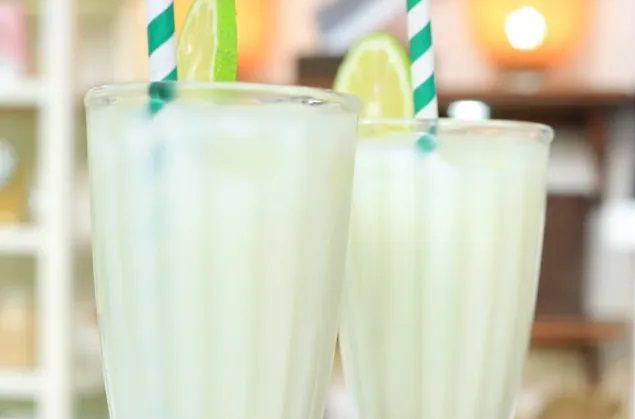 عصير ليمون باللبن