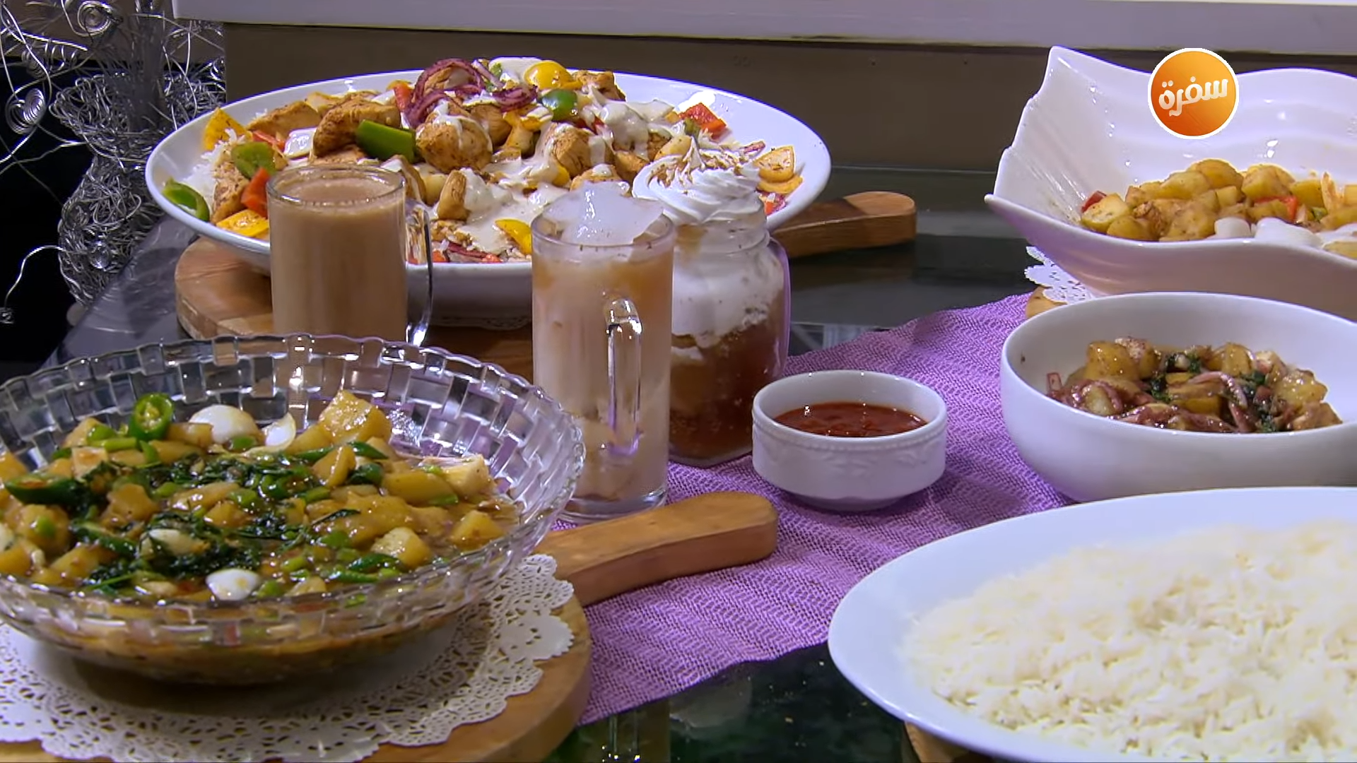 فتة شيش طاووق - بطاطس سويت شيلي صوص - شاي مثلج بنكهة القرفة